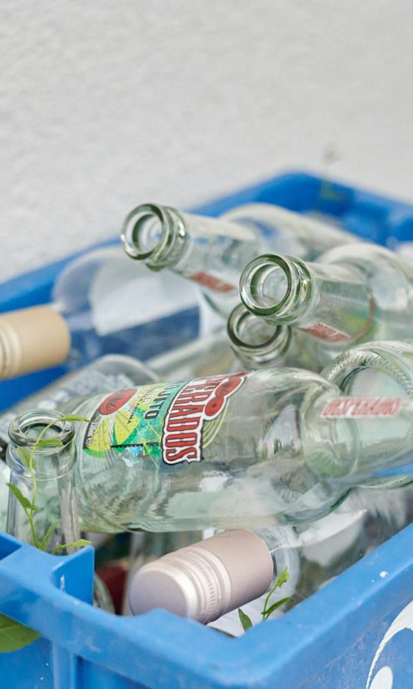 Reciclare sticlă: beneficii și soluții de colectare   Reciclare sticlă: beneficii, reguli și soluții de colectare