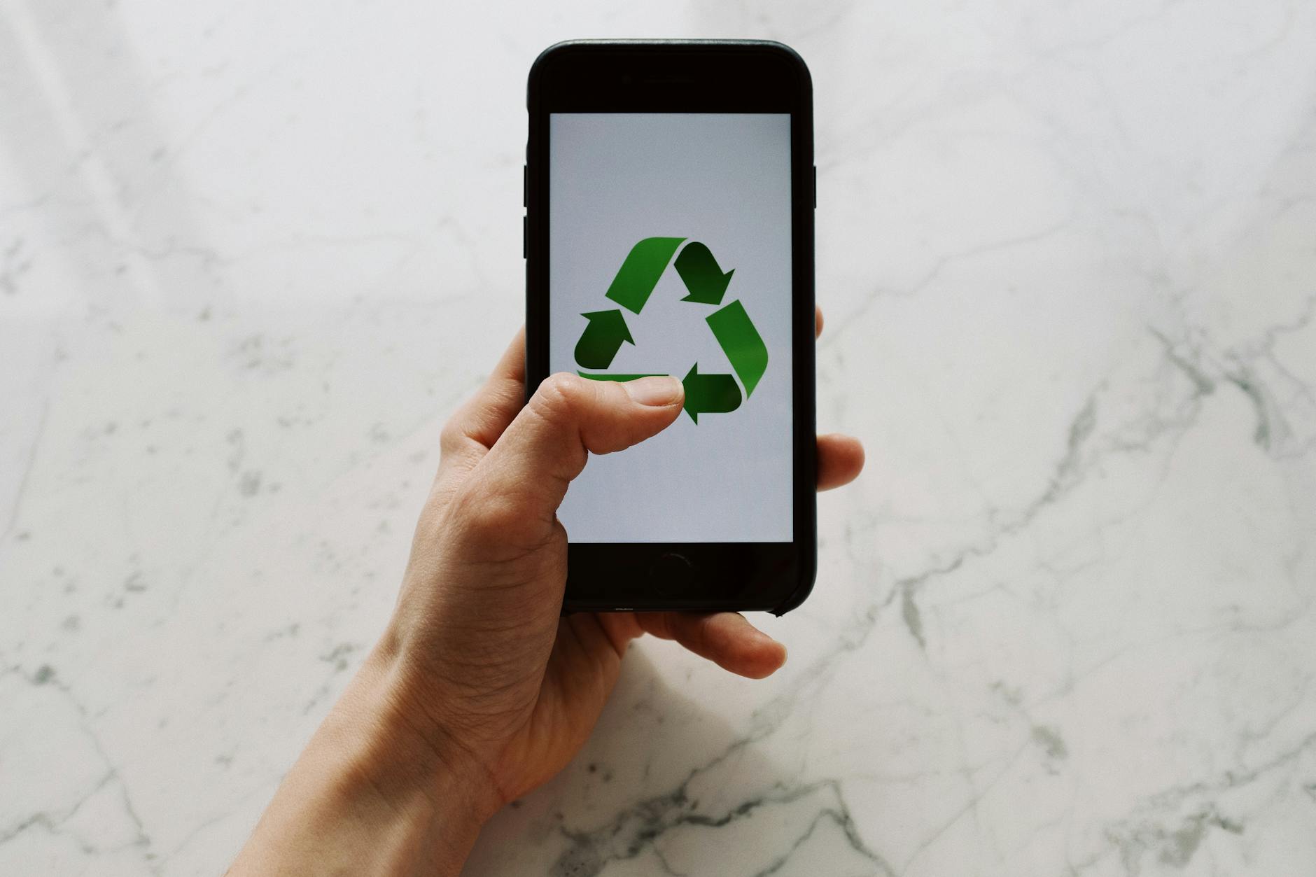 RoboRecy: reciclare la un click în Râmnicu Vâlcea RoboRecy: reciclare la un click pentru gospodării și companii
