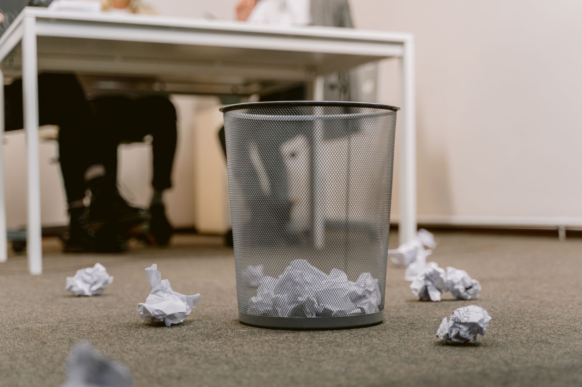 Reciclarea cartonului și hârtiei: soluții simple pentru afaceri   Reciclarea cartonului și hârtiei: soluții simple pentru afaceri
